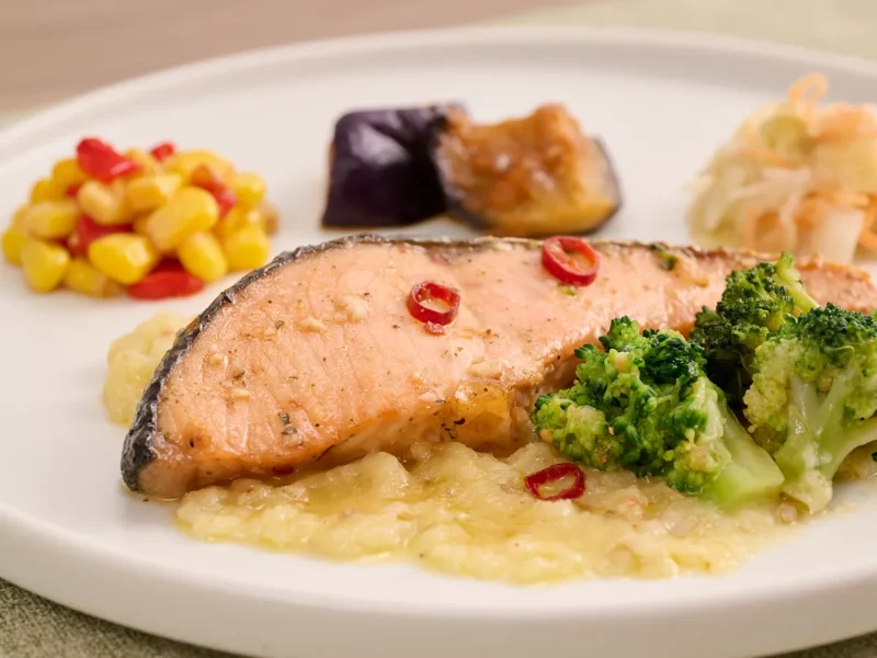 鮭のマッシュポテトアヒージョ