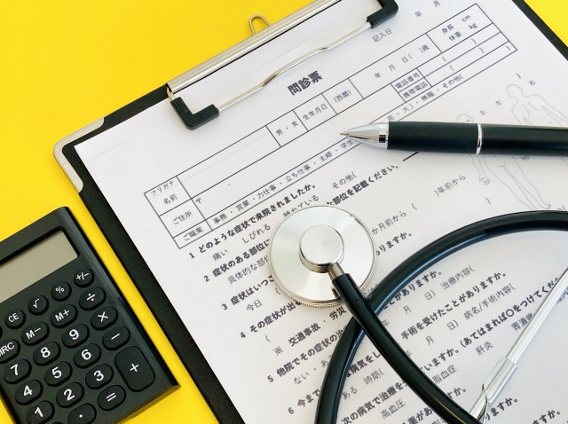 【健康診断】問診票、聴診器