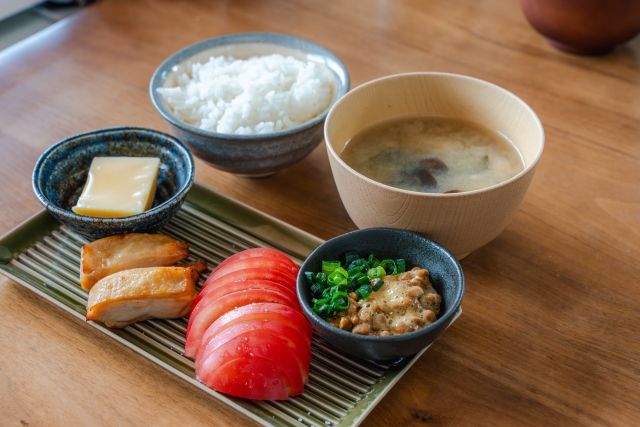 納豆と焼き魚の定食