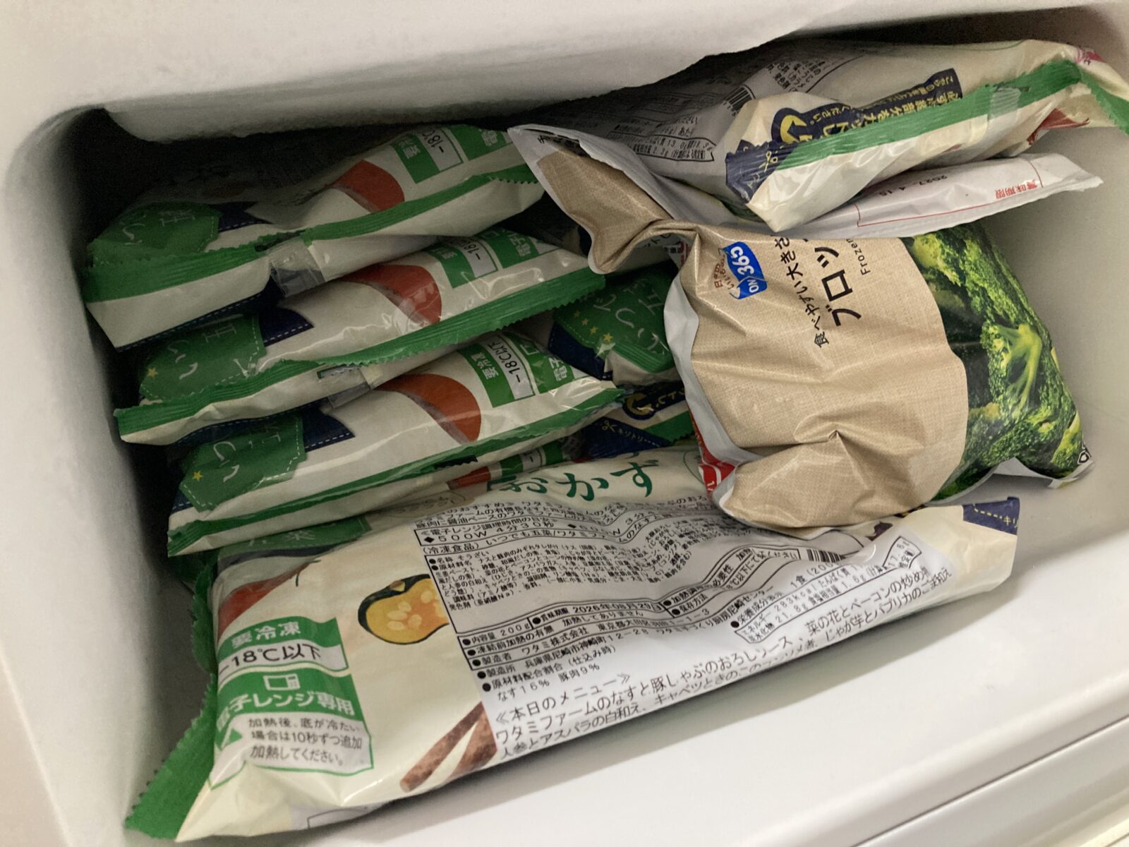 ワタミの宅食ダイレクト-10食を冷凍庫に入れた画像