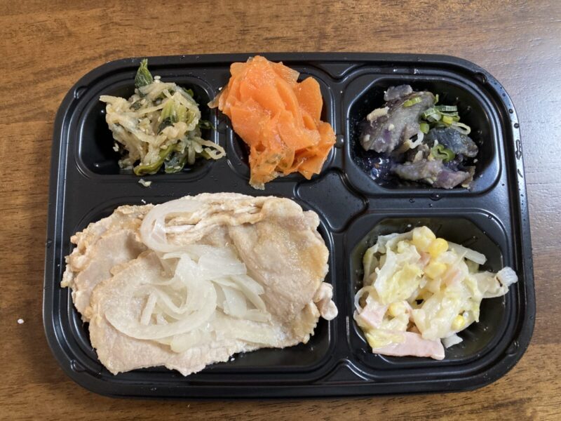 ワタミの宅食ダイレクト「いつでも五菜」豚の生姜焼き-中身