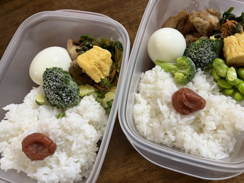 鶏もも肉の炭火焼き〜極〜-タッパーに二分割