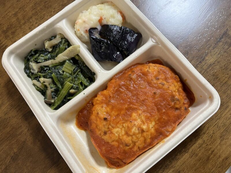 デリピックス：鶏のハンバーグ-にんにくトマトソースを温めたあと